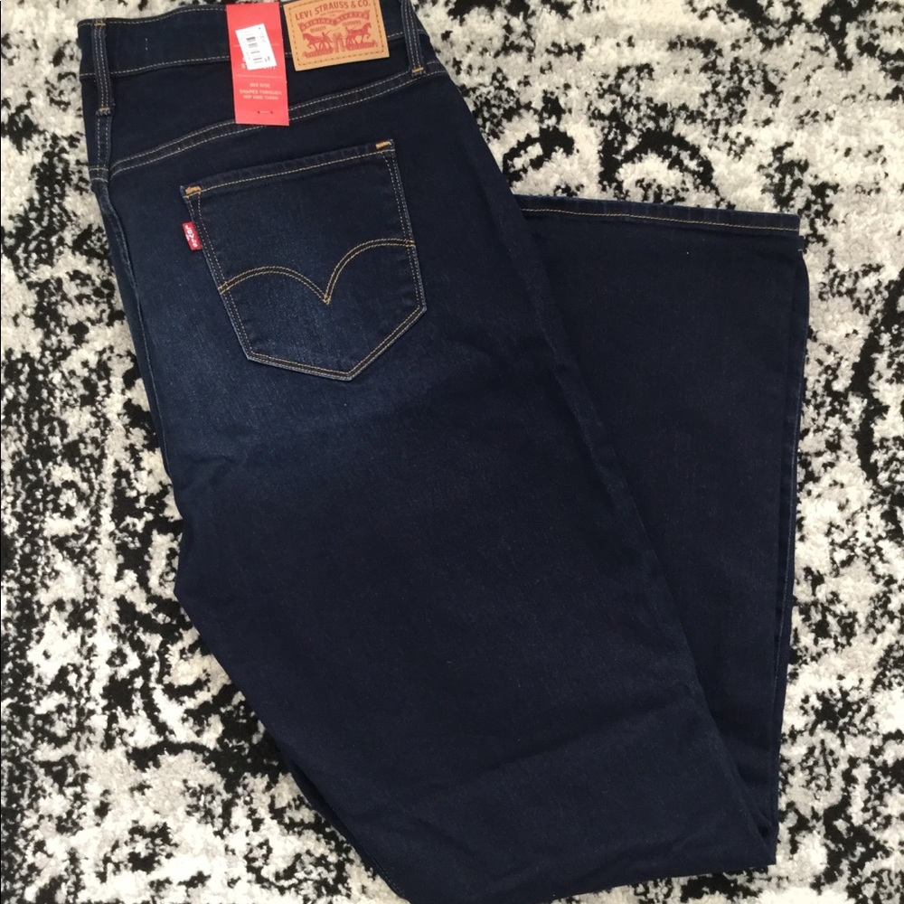 Women’s plus Levi’s 314 straight shaping jeans